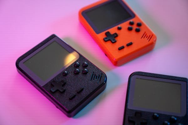 Redécouvrez le rétro avec la console portable Pixelarcade !